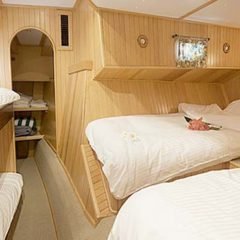 Luxury Sailing & Motor Catamaran large family cabin